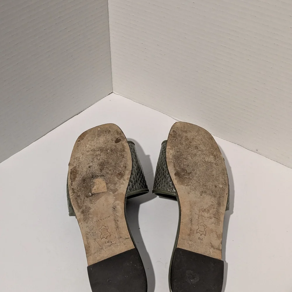Tory Burch Green Slide Sandals with Gold Logo - Picture 4 of 5